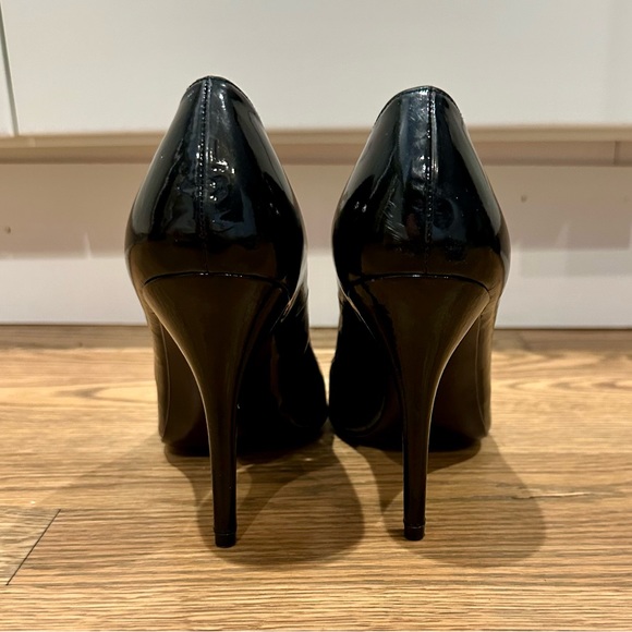 Stuart Weitzman - Black Patent Leather Pumps - Picture 3 of 4